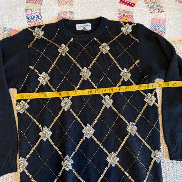 Vintage Alfred Dunner Black Sweater with Argyle Sequins and Beads Size Petite M - Picture 5 of 6
